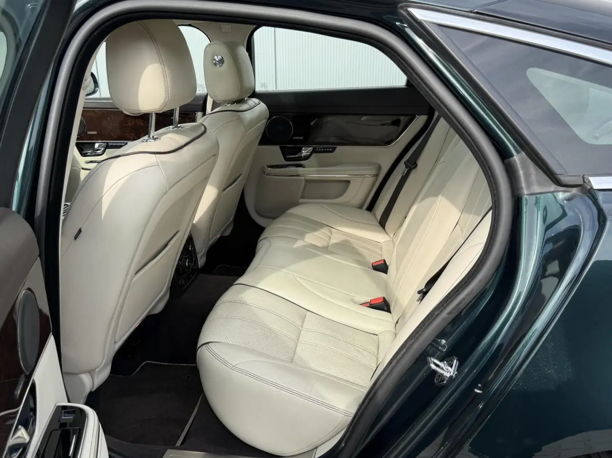 3.0 V6 SC AWD Portfolio | Pano | Meridian audio