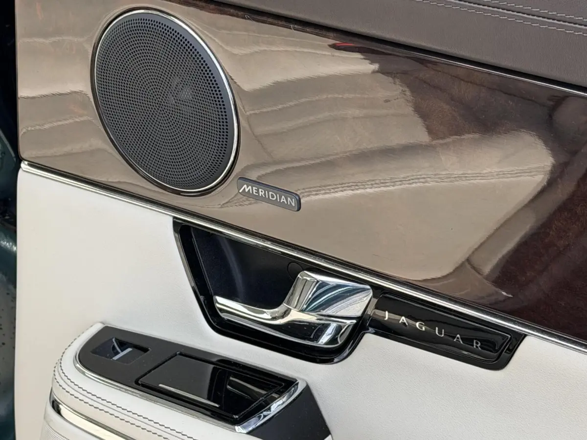 3.0 V6 SC AWD Portfolio | Pano | Meridian audio