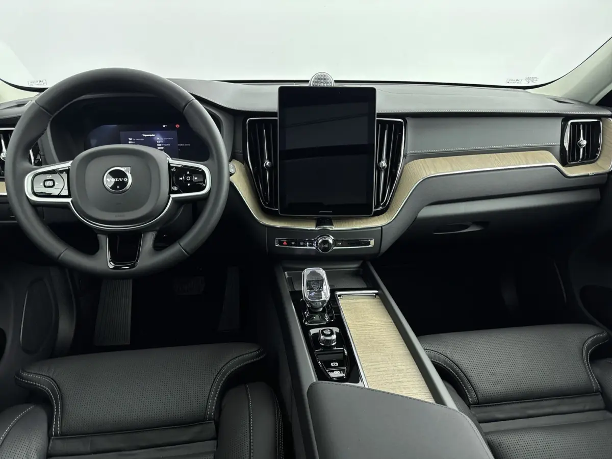Facelift T8 Ultra Executive Edition Dark | Executive Pack | Bowers & Wilkins | Luchtvering | Nappa Leder + Stoel verwaring / Ventilatie / Massage | Gelamineerde zijruiten |