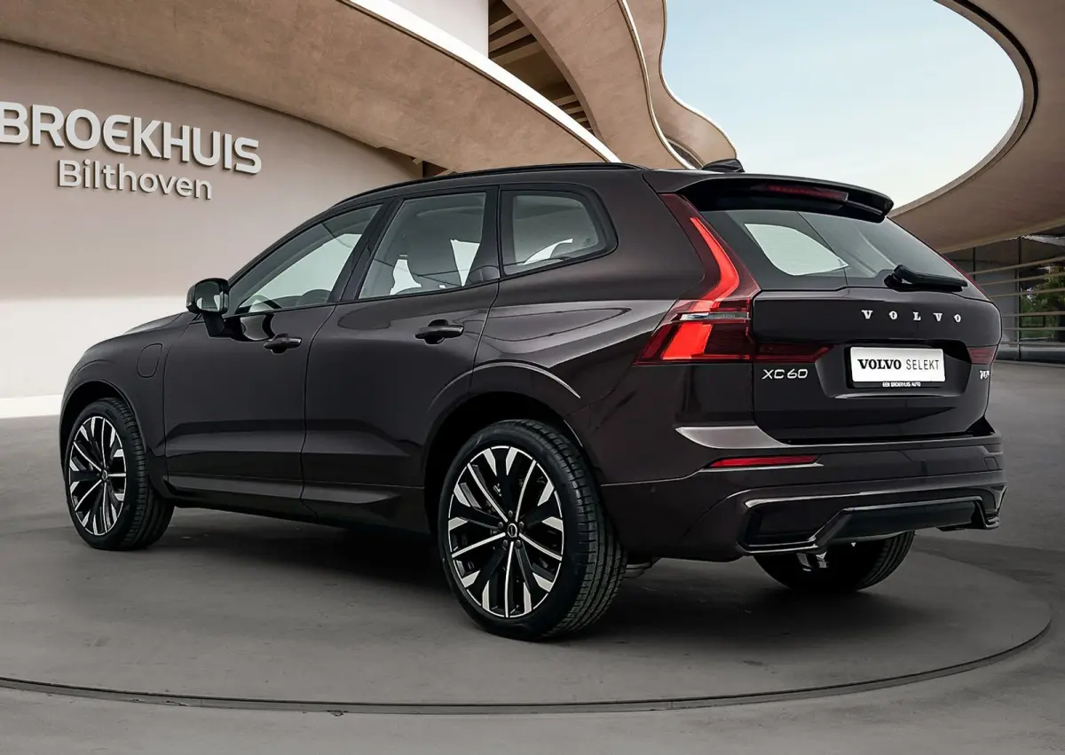 Facelift T8 Ultra Executive Edition Dark | Executive Pack | Bowers & Wilkins | Luchtvering | Nappa Leder + Stoel verwaring / Ventilatie / Massage | Gelamineerde zijruiten |