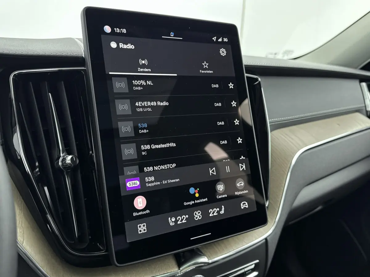 Facelift T8 Ultra Executive Edition Dark | Executive Pack | Bowers & Wilkins | Luchtvering | Nappa Leder + Stoel verwaring / Ventilatie / Massage | Gelamineerde zijruiten |