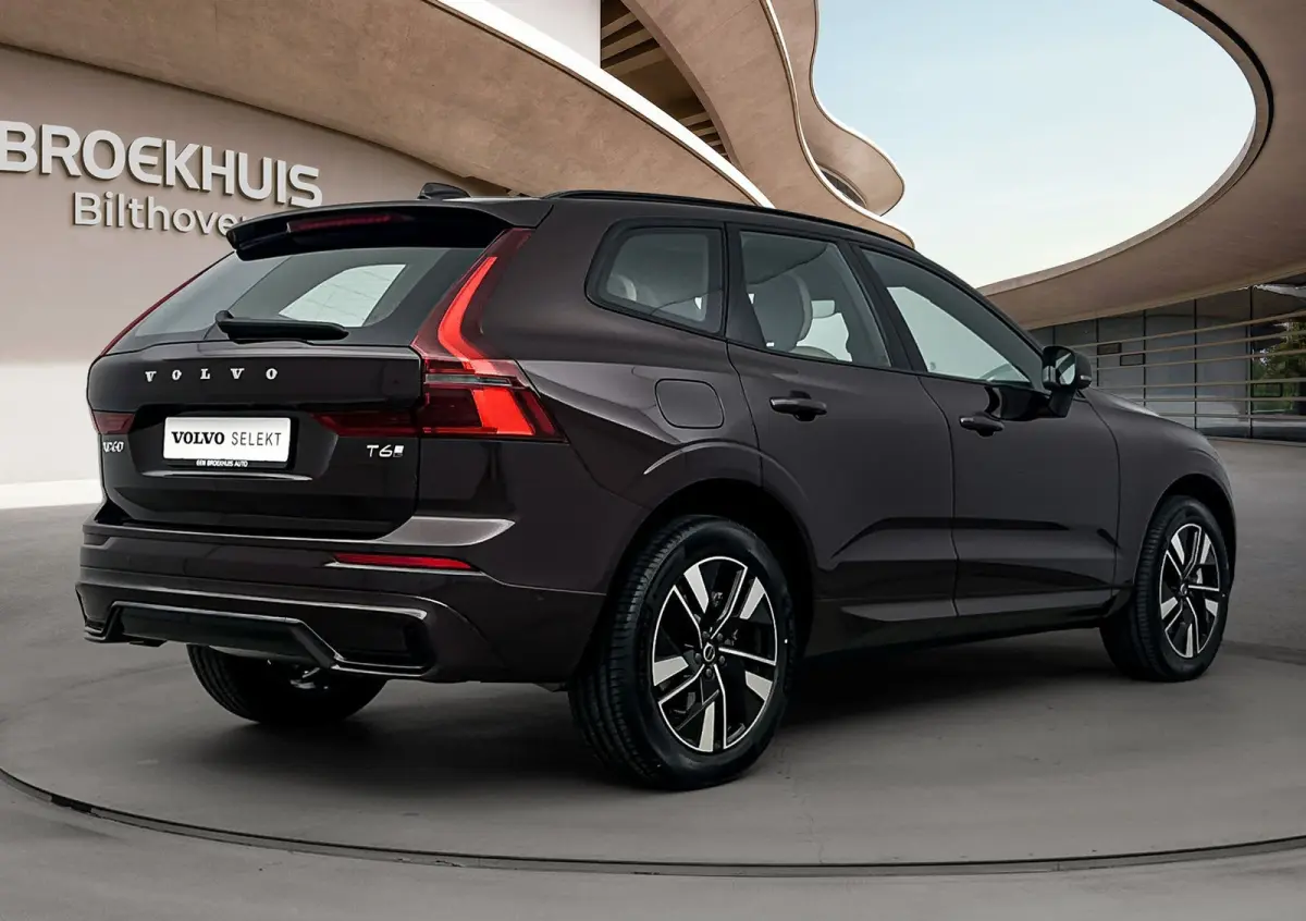 Facelift T6 Plug-in hybrid AWD Plus Dark | Panoramadak | PDC V+A en 360 Camera | Stoel+stuurverwarming | Head Up Display | Keyless |