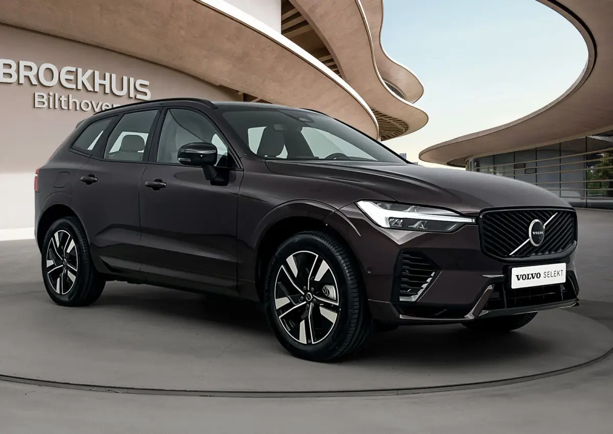 Facelift T6 Plug-in hybrid AWD Plus Dark | Panoramadak | PDC V+A en 360 Camera | Stoel+stuurverwarming | Head Up Display | Keyless |