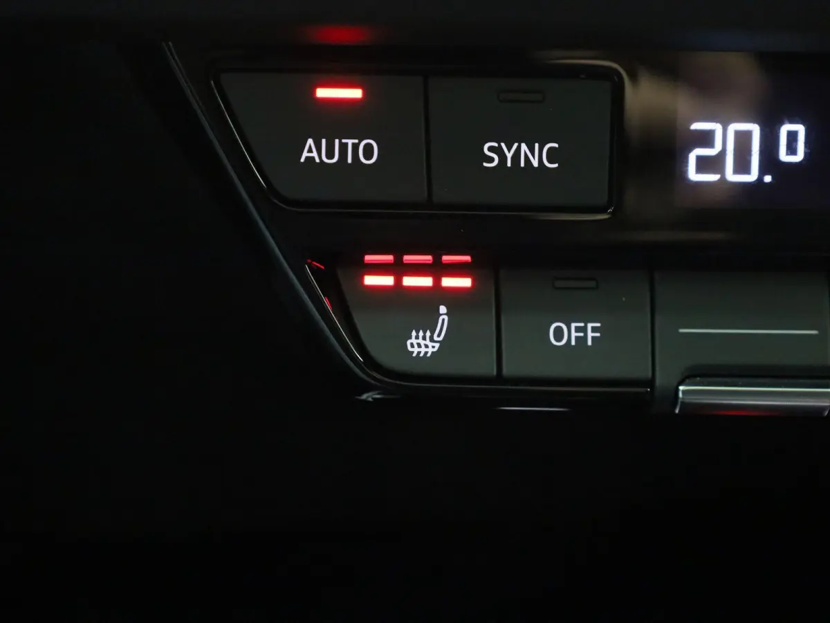 45 Edition 82 kWh l Adaptive cruise control l Glazen panoramadak l Stoelverwarming l Dodehoekdetectie l Geheugen best. stoel l 360 graden camera l Climate control l Head-up display l Trekhaa
