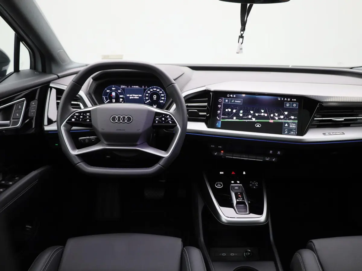 45 Edition 82 kWh l Adaptive cruise control l Glazen panoramadak l Stoelverwarming l Dodehoekdetectie l Geheugen best. stoel l 360 graden camera l Climate control l Head-up display l Trekhaa