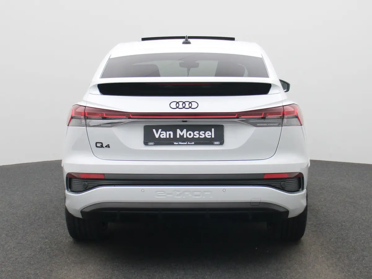 45 Edition 82 kWh l Adaptive cruise control l Glazen panoramadak l Stoelverwarming l Dodehoekdetectie l Geheugen best. stoel l 360 graden camera l Climate control l Head-up display l Trekhaa