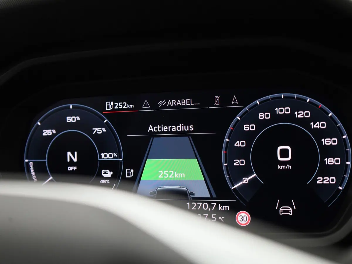 45 Edition 82 kWh l Adaptive cruise control l Glazen panoramadak l Stoelverwarming l Dodehoekdetectie l Geheugen best. stoel l 360 graden camera l Climate control l Head-up display l Trekhaa
