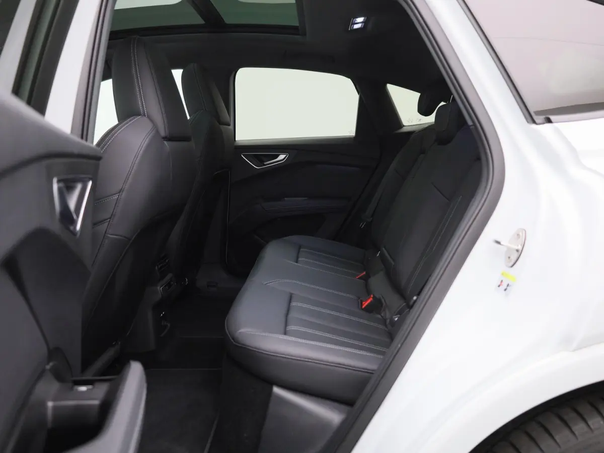 45 Edition 82 kWh l Adaptive cruise control l Glazen panoramadak l Stoelverwarming l Dodehoekdetectie l Geheugen best. stoel l 360 graden camera l Climate control l Head-up display l Trekhaa