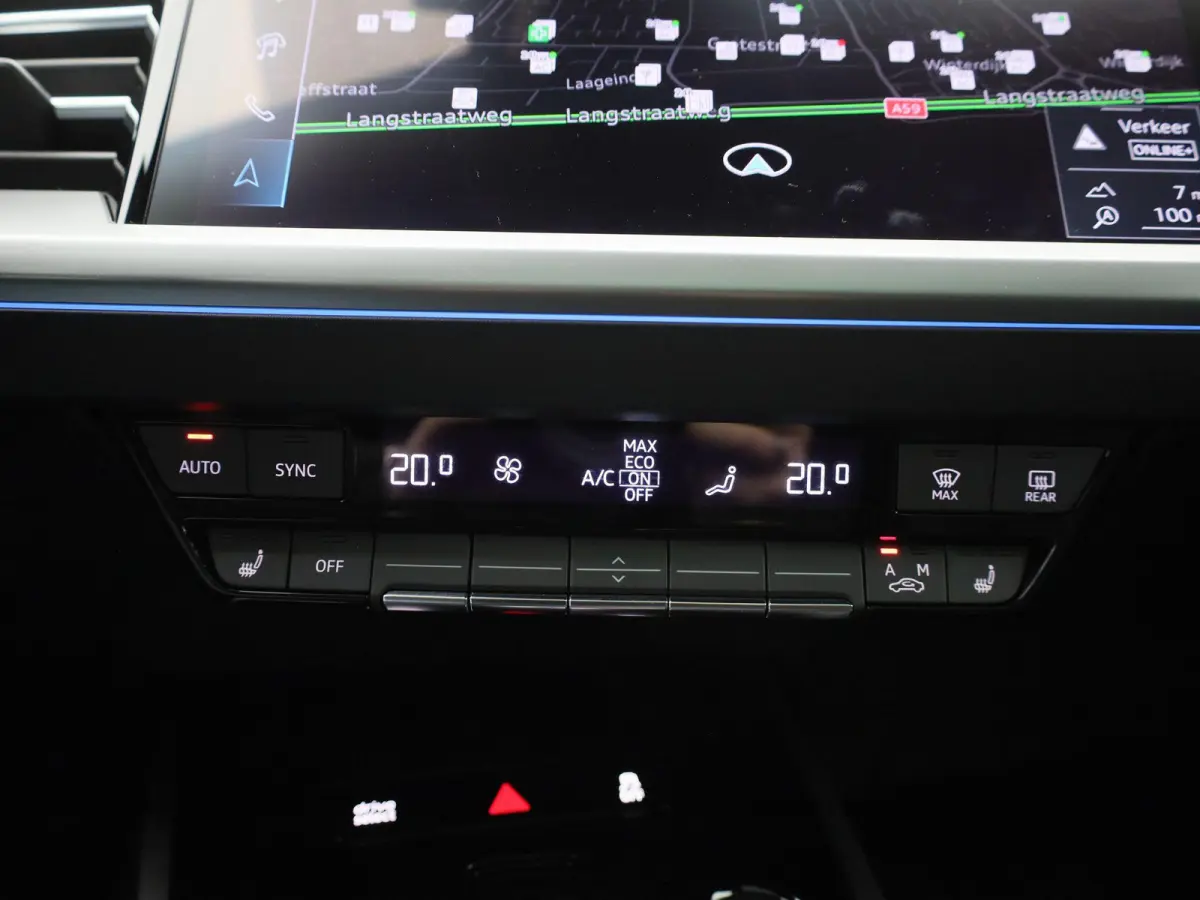 45 Edition 82 kWh l Adaptive cruise control l Glazen panoramadak l Stoelverwarming l Dodehoekdetectie l Geheugen best. stoel l 360 graden camera l Climate control l Head-up display l Trekhaa