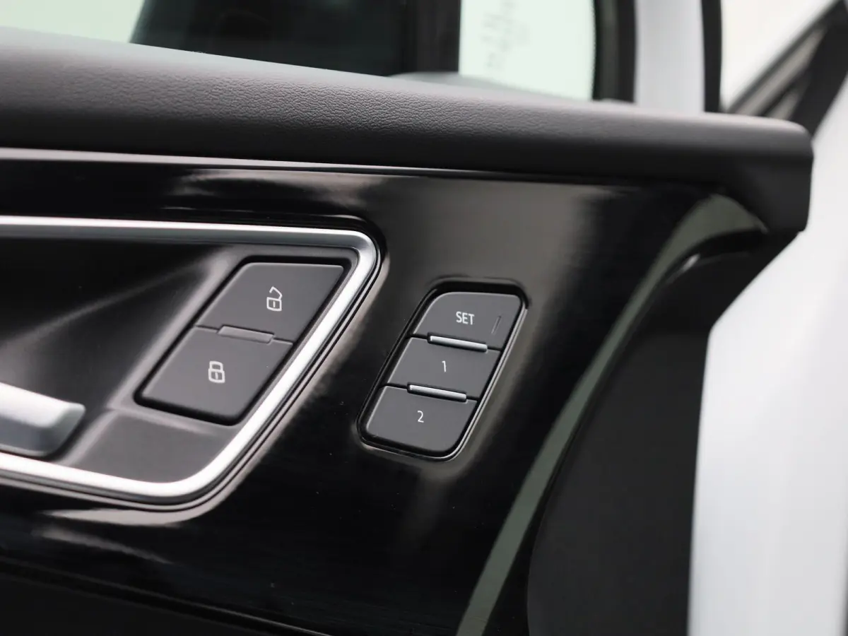 45 Edition 82 kWh l Adaptive cruise control l Glazen panoramadak l Stoelverwarming l Dodehoekdetectie l Geheugen best. stoel l 360 graden camera l Climate control l Head-up display l Trekhaa