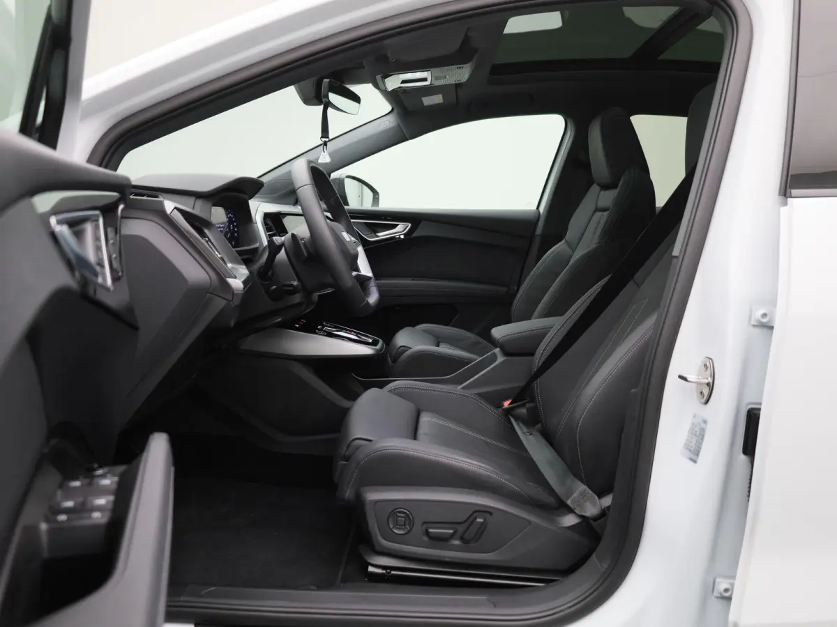 45 Edition 82 kWh l Adaptive cruise control l Glazen panoramadak l Stoelverwarming l Dodehoekdetectie l Geheugen best. stoel l 360 graden camera l Climate control l Head-up display l Trekhaa