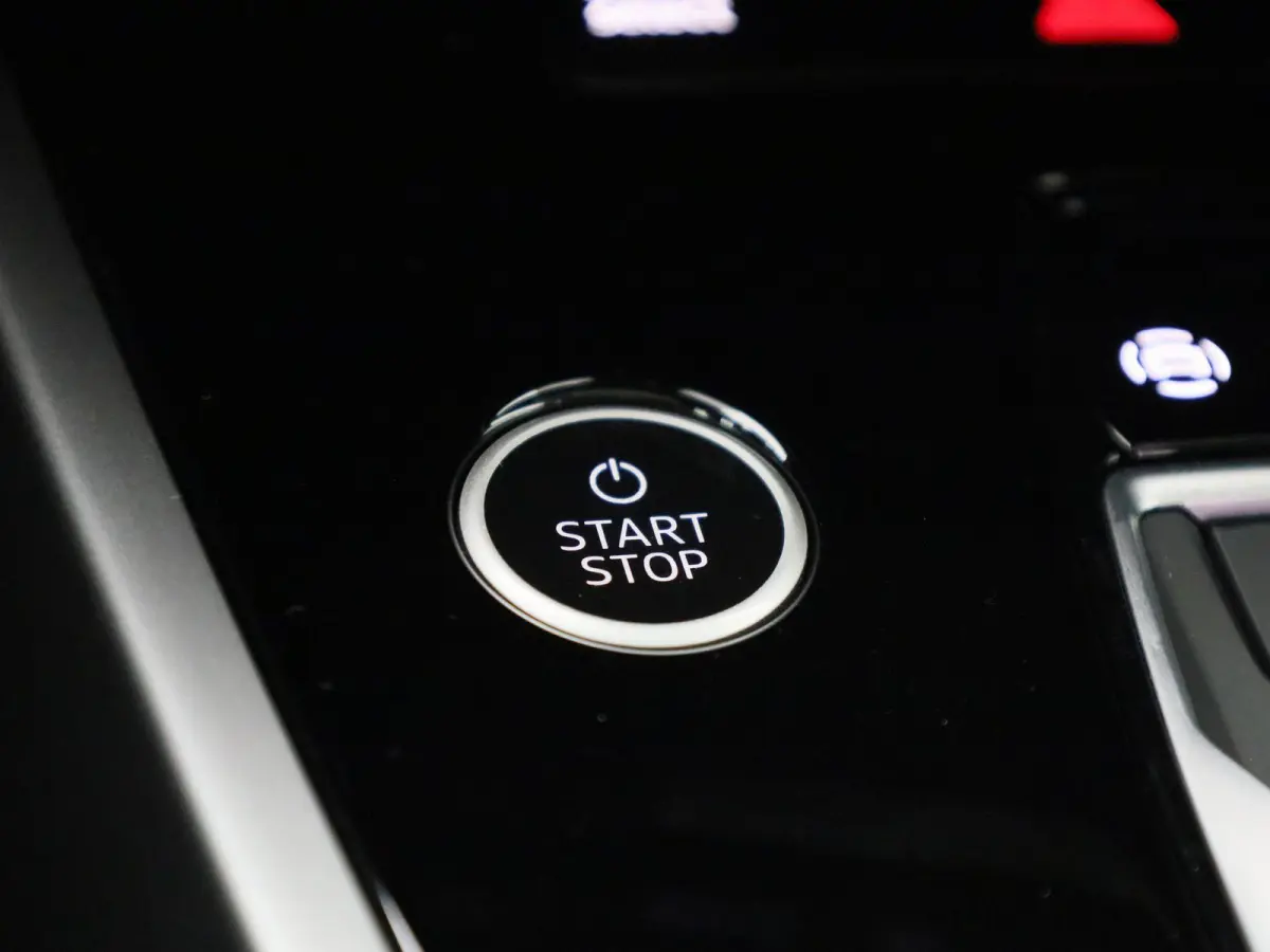 45 Edition 82 kWh l Adaptive cruise control l Glazen panoramadak l Stoelverwarming l Dodehoekdetectie l Geheugen best. stoel l 360 graden camera l Climate control l Head-up display l Trekhaa