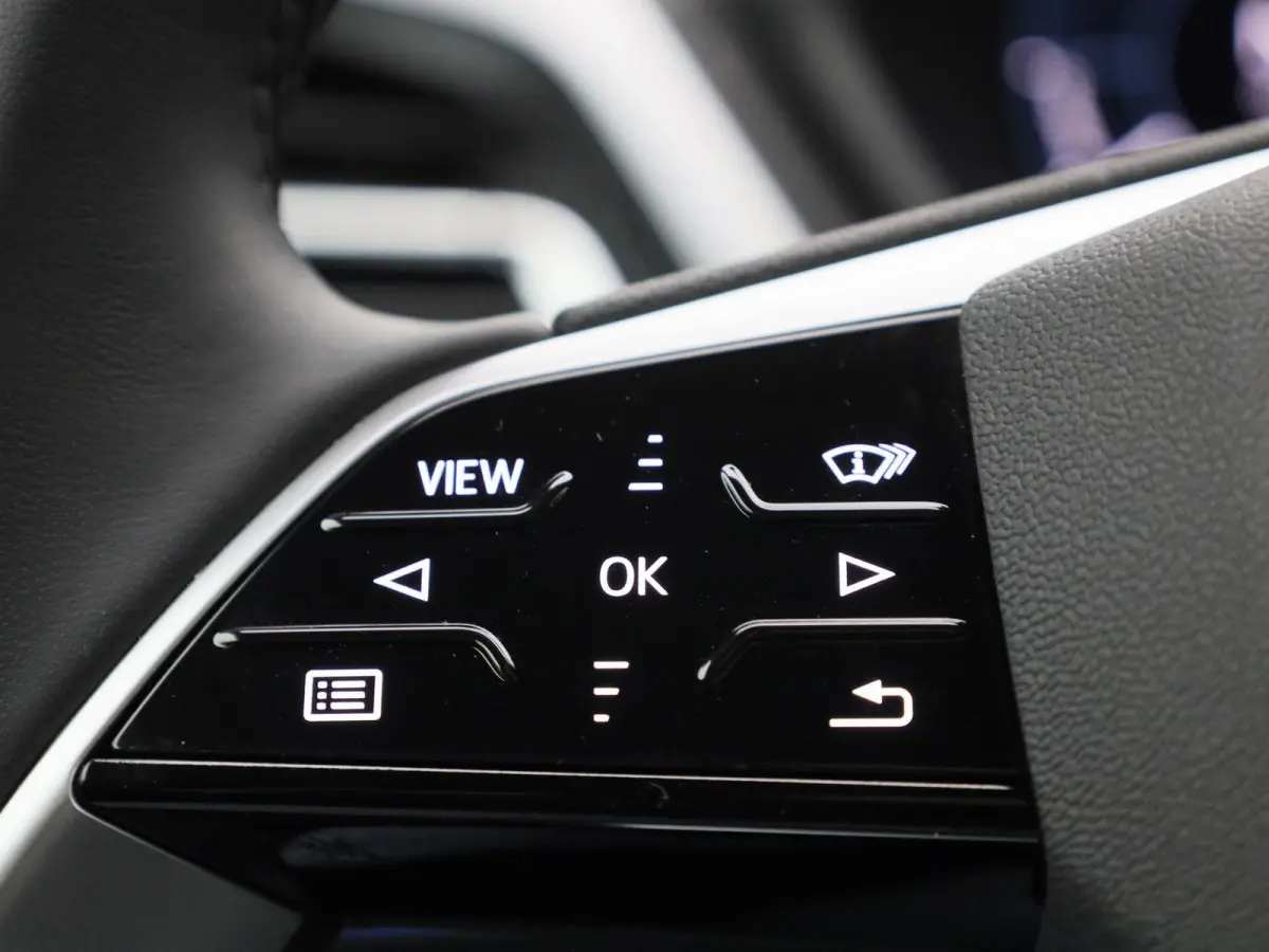 45 Edition 82 kWh l Adaptive cruise control l Glazen panoramadak l Stoelverwarming l Dodehoekdetectie l Geheugen best. stoel l 360 graden camera l Climate control l Head-up display l Trekhaa