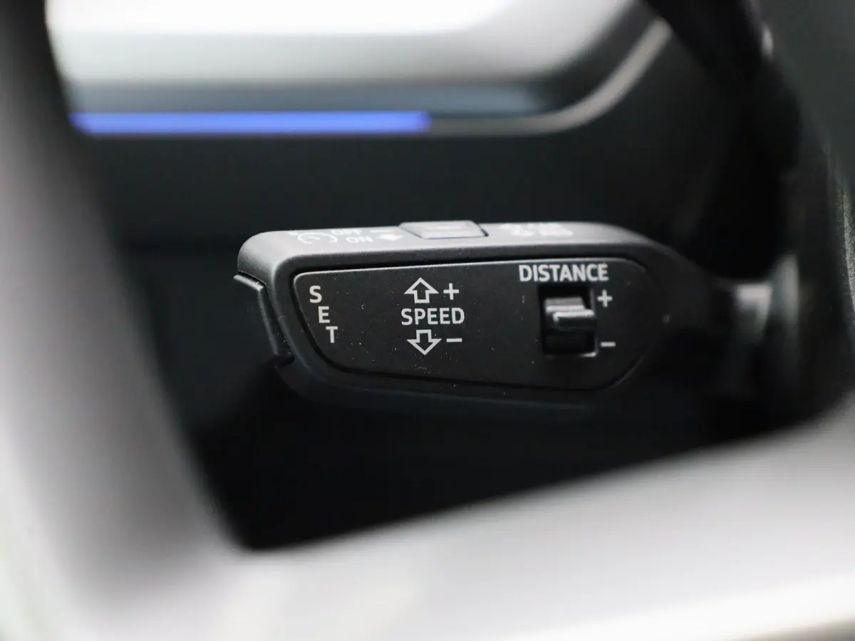 45 Edition 82 kWh l Adaptive cruise control l Glazen panoramadak l Stoelverwarming l Dodehoekdetectie l Geheugen best. stoel l 360 graden camera l Climate control l Head-up display l Trekhaa