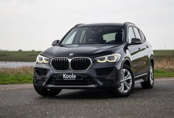 xDrive25e Executive X CAMERA / CARPLAY / HEAD UP DISPLAY / LEDER / LED / CRUISE CONTROLE / STOELVERWARMING