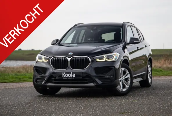 xDrive25e Executive X CAMERA / CARPLAY / HEAD UP DISPLAY / LEDER / LED / CRUISE CONTROLE / STOELVERWARMING