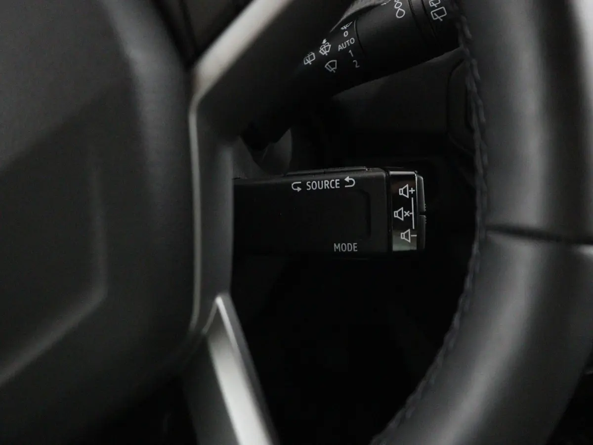 limited edition hybrid 155 | Parkeercamera | Navigatie | Stoel-, Stuur- & Voorruitverw. |