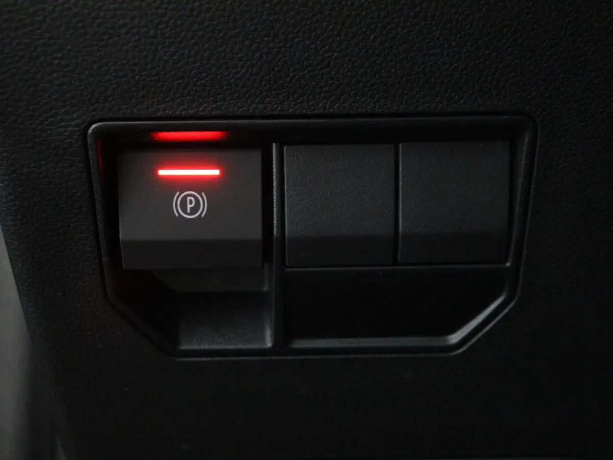 limited edition hybrid 155 | Parkeercamera | Navigatie | Stoel-, Stuur- & Voorruitverw. |