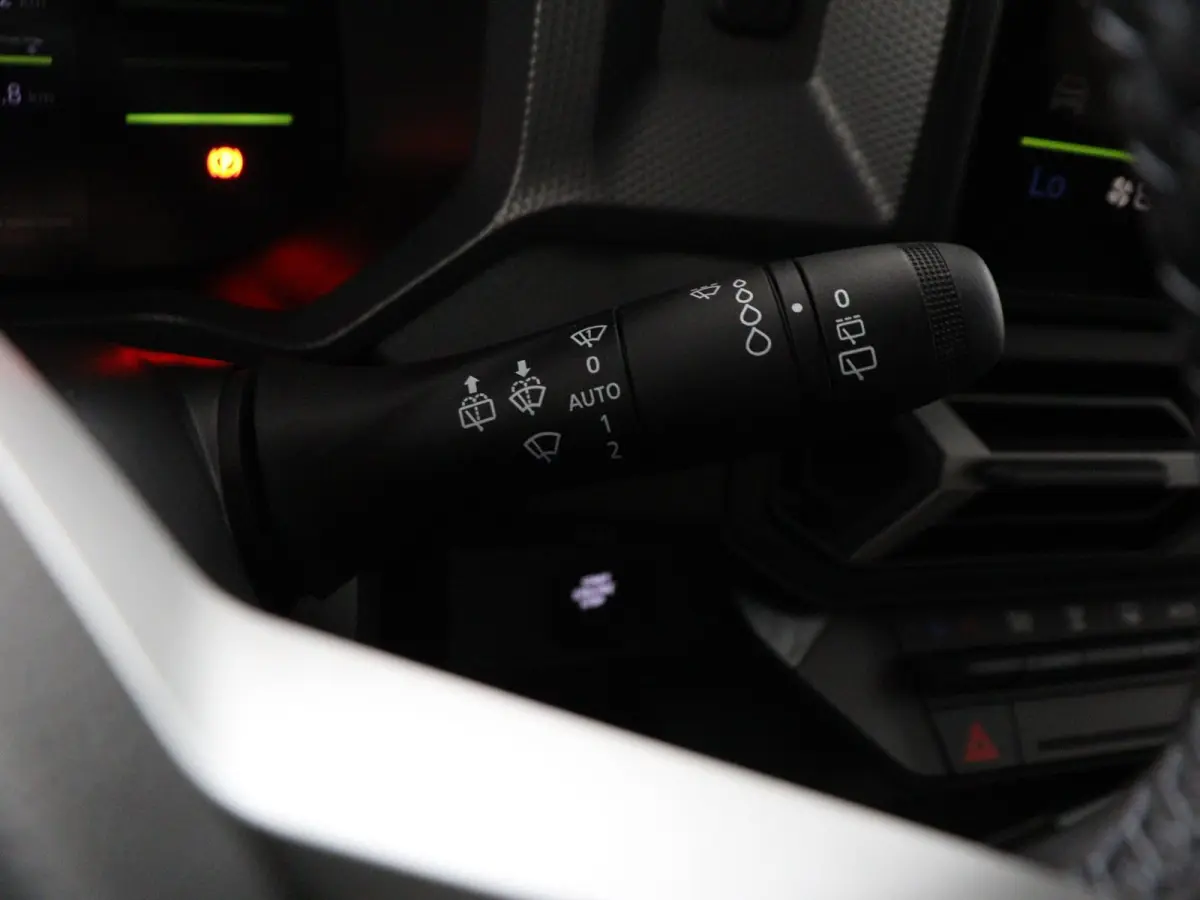 limited edition hybrid 155 | Parkeercamera | Navigatie | Stoel-, Stuur- & Voorruitverw. |