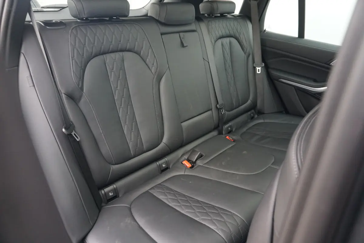 xDrive45e | SoH 94% | M Sportpakket | Trekhaak | Schuif-kanteldak | Head-up display | Stoelventilatie | Adaptieve Cruise Control | Dodehoek Detectie