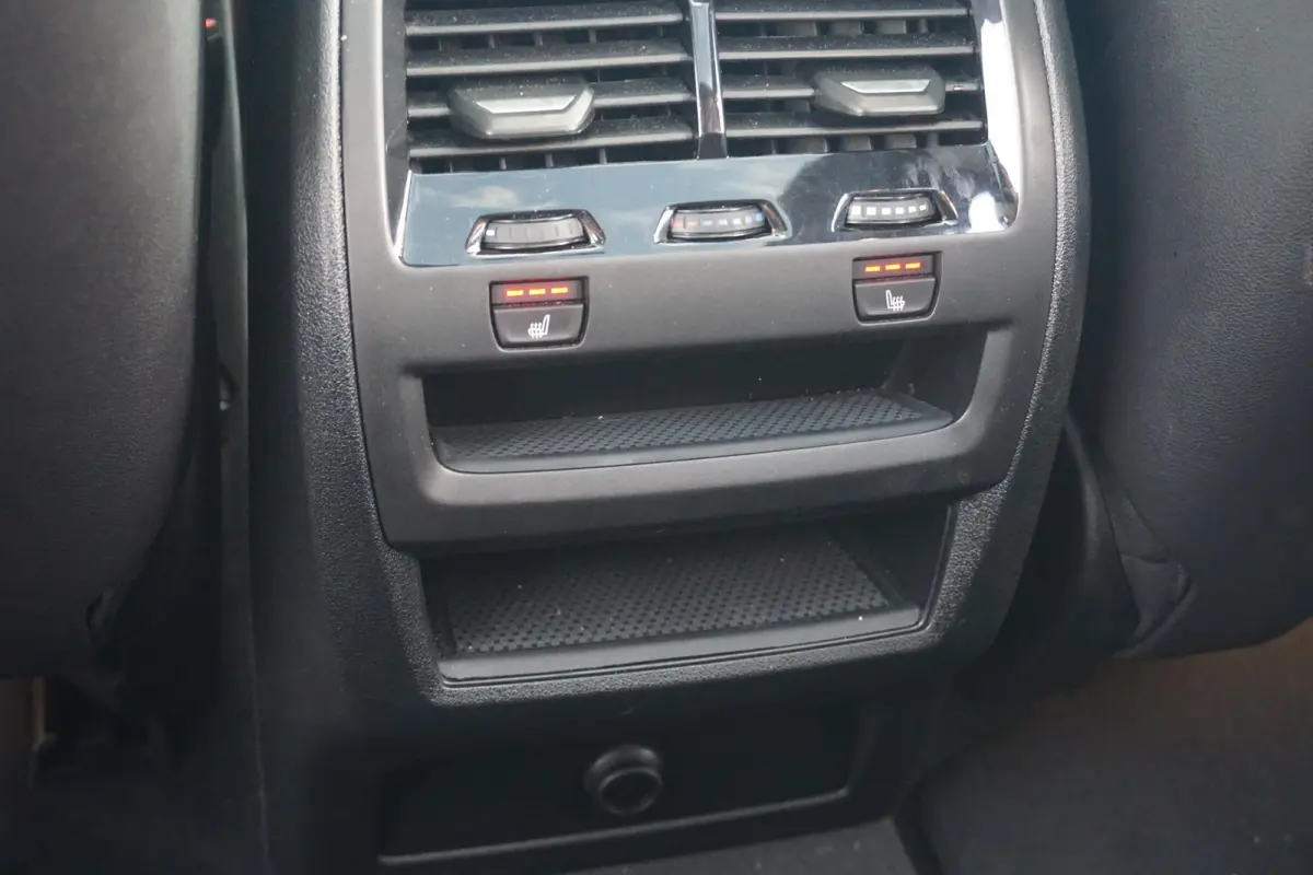 xDrive45e | SoH 94% | M Sportpakket | Trekhaak | Schuif-kanteldak | Head-up display | Stoelventilatie | Adaptieve Cruise Control | Dodehoek Detectie