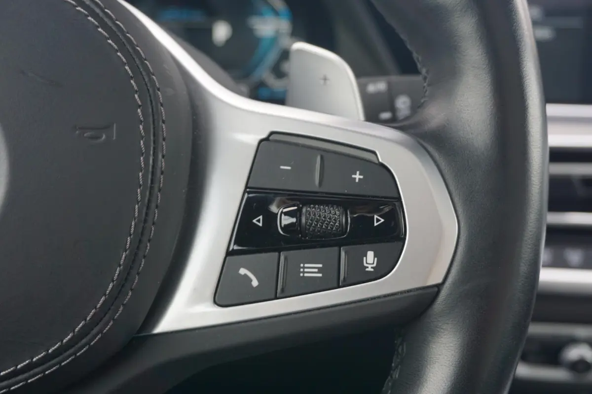 xDrive45e | SoH 94% | M Sportpakket | Trekhaak | Schuif-kanteldak | Head-up display | Stoelventilatie | Adaptieve Cruise Control | Dodehoek Detectie