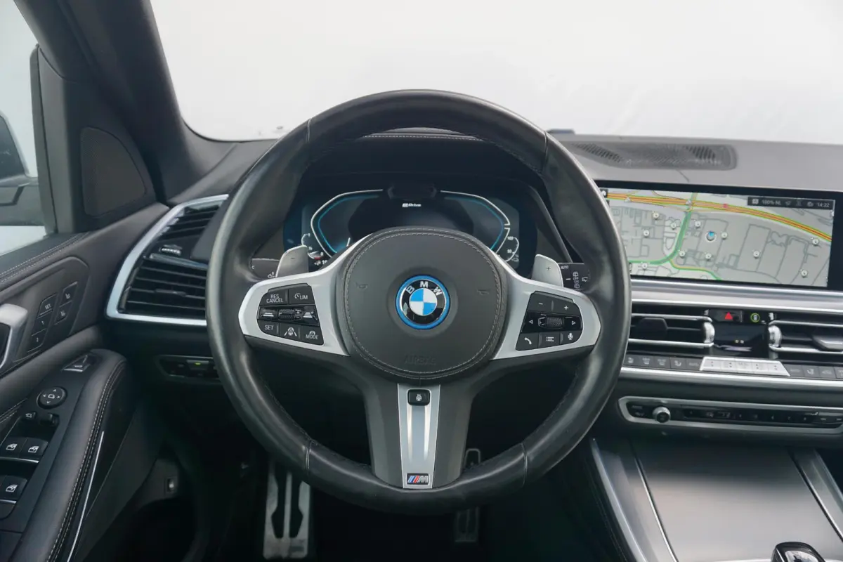 xDrive45e | SoH 94% | M Sportpakket | Trekhaak | Schuif-kanteldak | Head-up display | Stoelventilatie | Adaptieve Cruise Control | Dodehoek Detectie