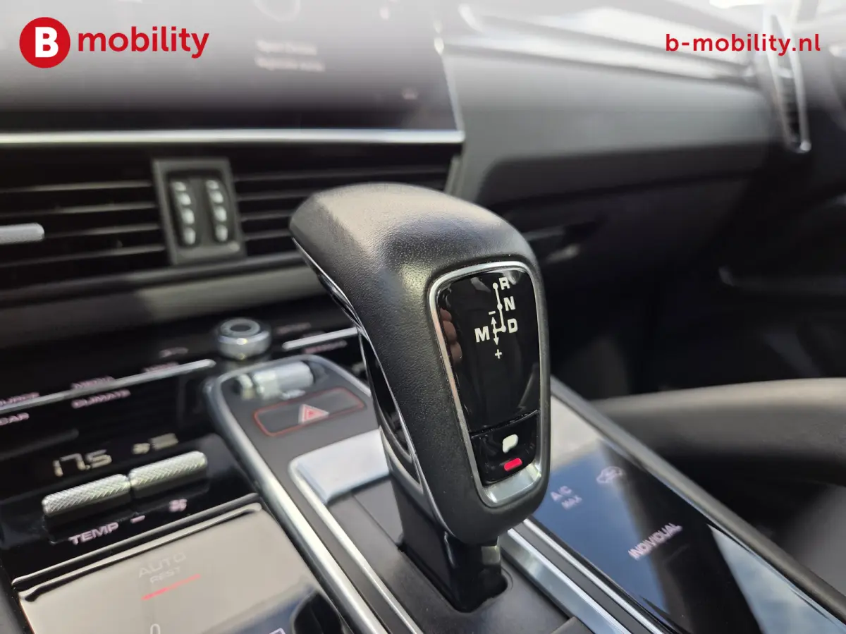 3.0 E-Hybrid Sport Chrono Panoramadak Trekhaak 3500kg NL Auto! | Soft Close | BOSE | Comfortstoelen | Luchtvering