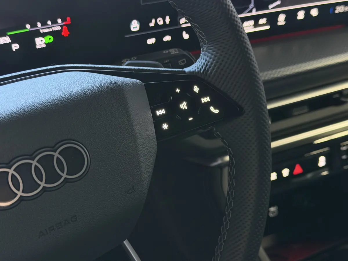 Audi Q5 Sportback 55 TFSI e quattro S edition 367 PK | Black Optic | Tech Plus | Matrix LED | Panorama | 21" Audi Sport | Camera 360 | Side Assist NW PRIJS € 92.647.-