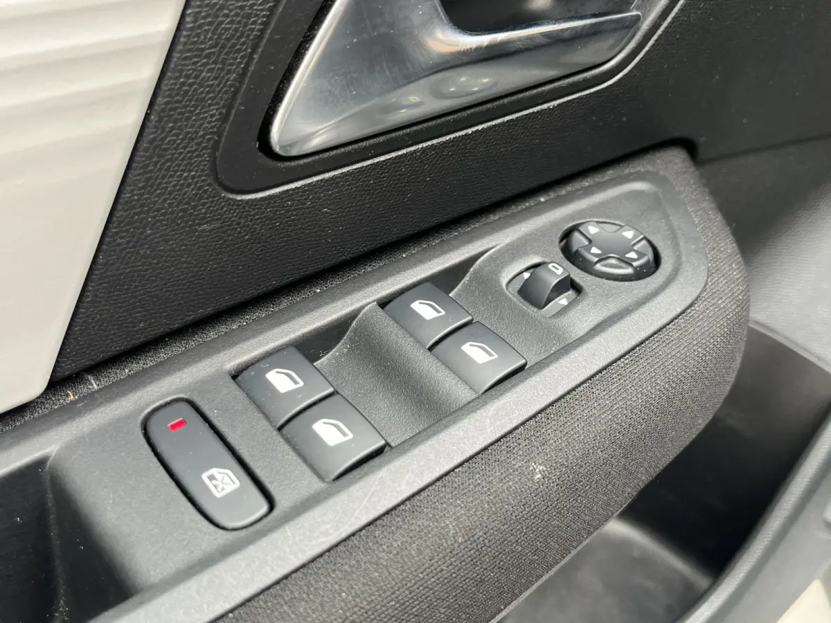 Puretech 100 Feel | Camera achter | Navigatie | Climate Control | Cruise Control | Carplay/Android Auto |