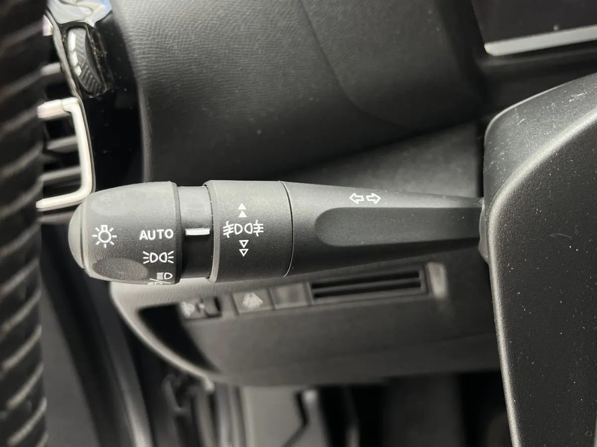 Puretech 100 Feel | Camera achter | Navigatie | Climate Control | Cruise Control | Carplay/Android Auto |