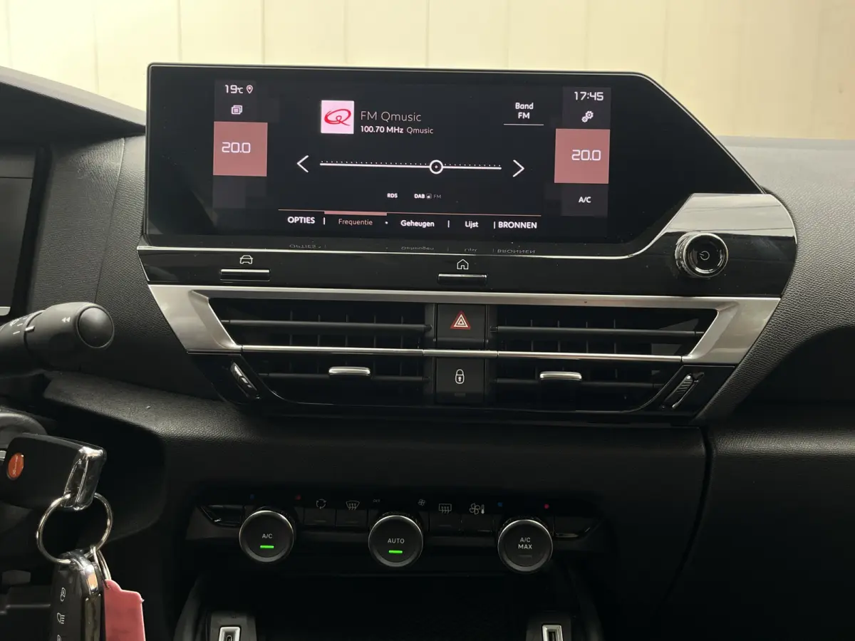 Puretech 100 Feel | Camera achter | Navigatie | Climate Control | Cruise Control | Carplay/Android Auto |