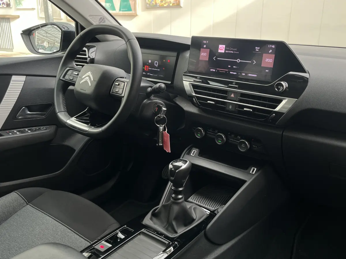 Puretech 100 Feel | Camera achter | Navigatie | Climate Control | Cruise Control | Carplay/Android Auto |