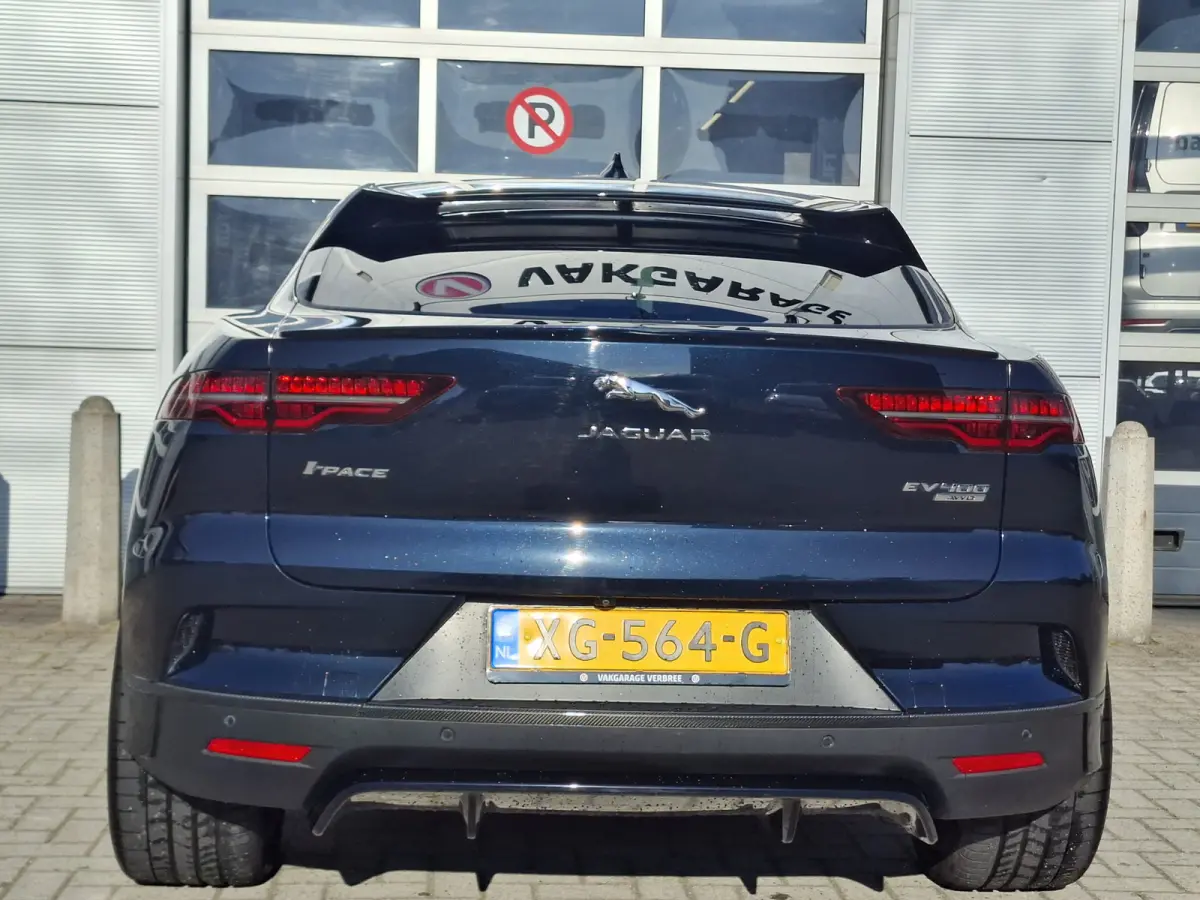 EV400 First Edition 90 kWh | SoH 89,9% | Navigatie/Android/Apple Carplay | LM Velgen 22" | Panoramadak | Voorstoelen/Stuur/Achterbank Verwarmd | Luchtvering | Cruise Control Adaptief |