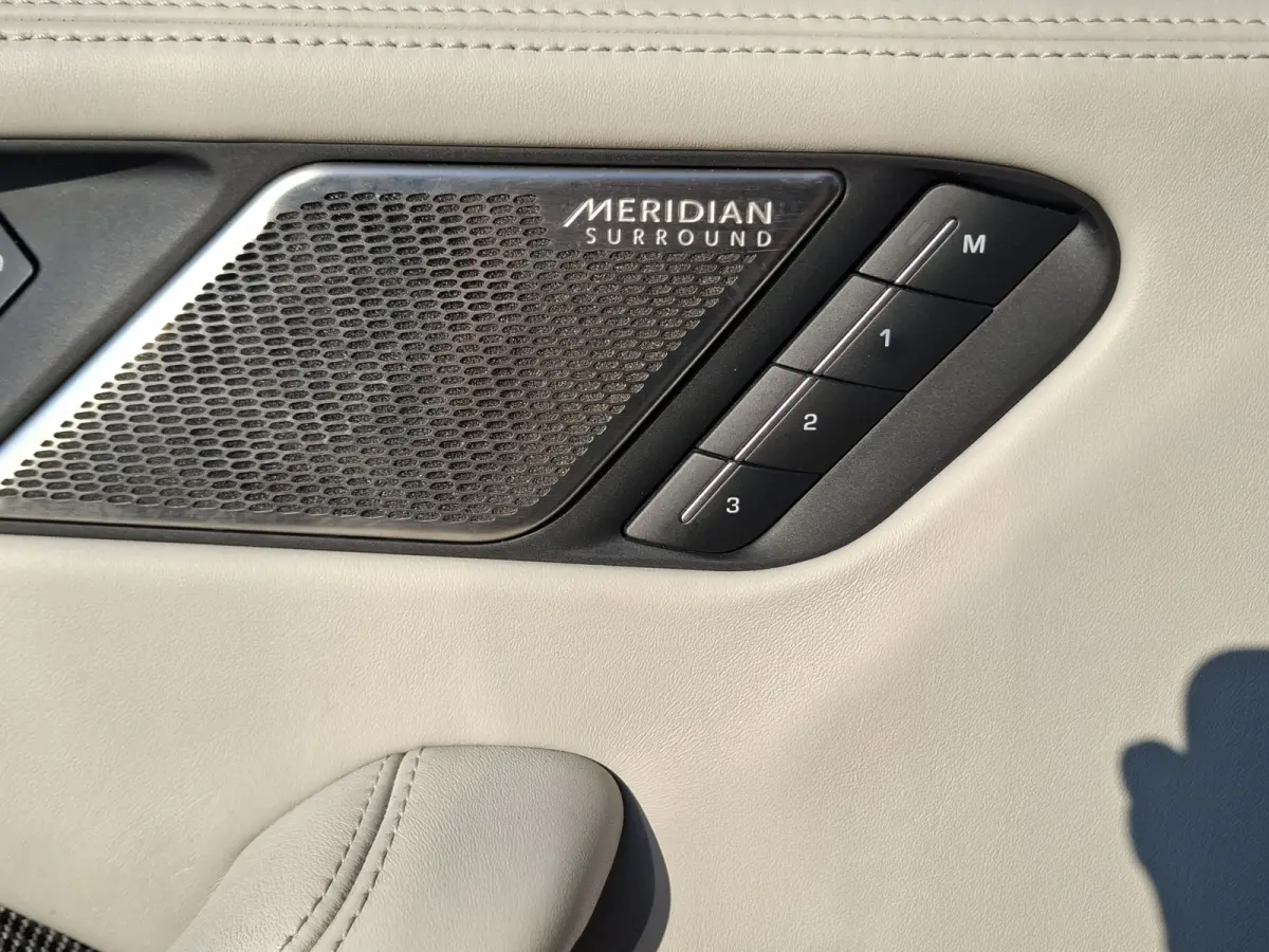 EV400 First Edition 90 kWh | SoH 89,9% | Navigatie/Android/Apple Carplay | LM Velgen 22" | Panoramadak | Voorstoelen/Stuur/Achterbank Verwarmd | Luchtvering | Cruise Control Adaptief |