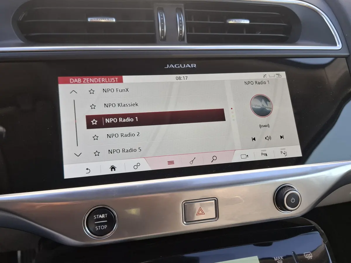 EV400 First Edition 90 kWh | SoH 89,9% | Navigatie/Android/Apple Carplay | LM Velgen 22" | Panoramadak | Voorstoelen/Stuur/Achterbank Verwarmd | Luchtvering | Cruise Control Adaptief |