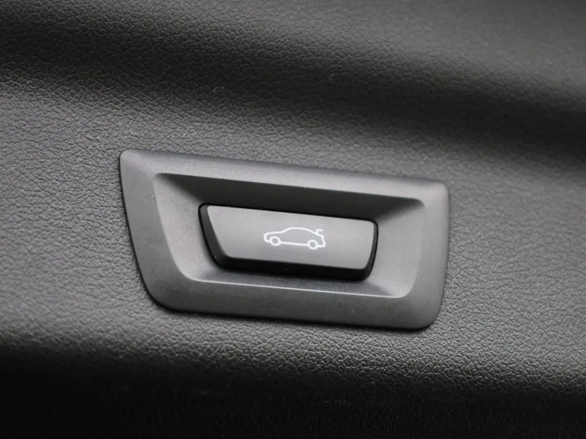 xDrive25e | Automaat | LMV | Parkeer sensoren | Virtual cockpit | Camera | Climate control | Apple carplay  | Navigatie | Elec. achterklep | Leder | Bluetooth | DAB