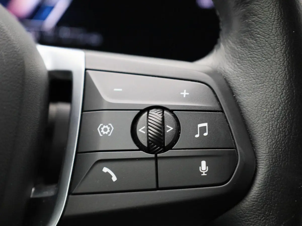 xDrive25e | Automaat | LMV | Parkeer sensoren | Virtual cockpit | Camera | Climate control | Apple carplay  | Navigatie | Elec. achterklep | Leder | Bluetooth | DAB