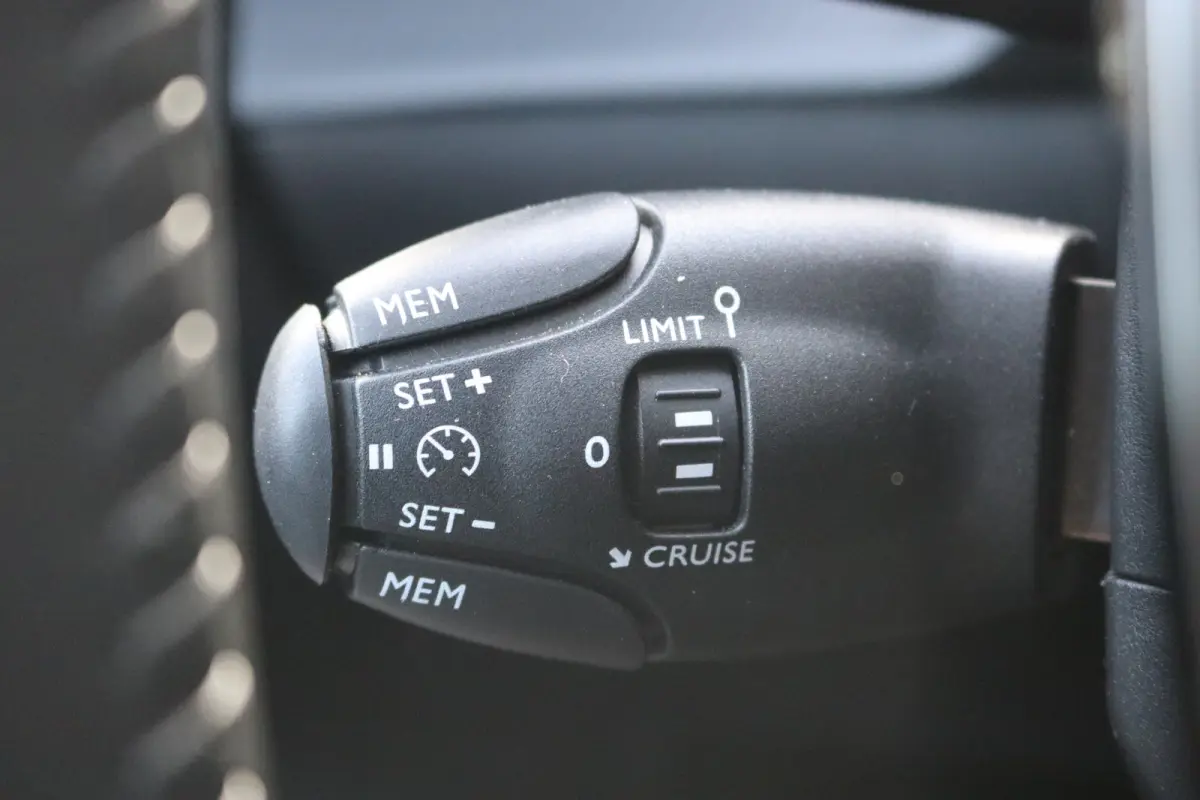 1.2 PureT. 100PK Allure Carplay-android/Parkeerhulp/Cruise-control