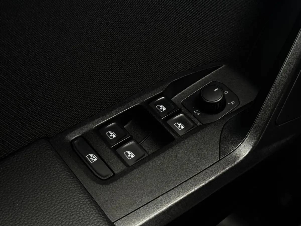 1.0 EcoTSI FR|LED|17"|Clima|Carplay|PDC|ACC|BTW