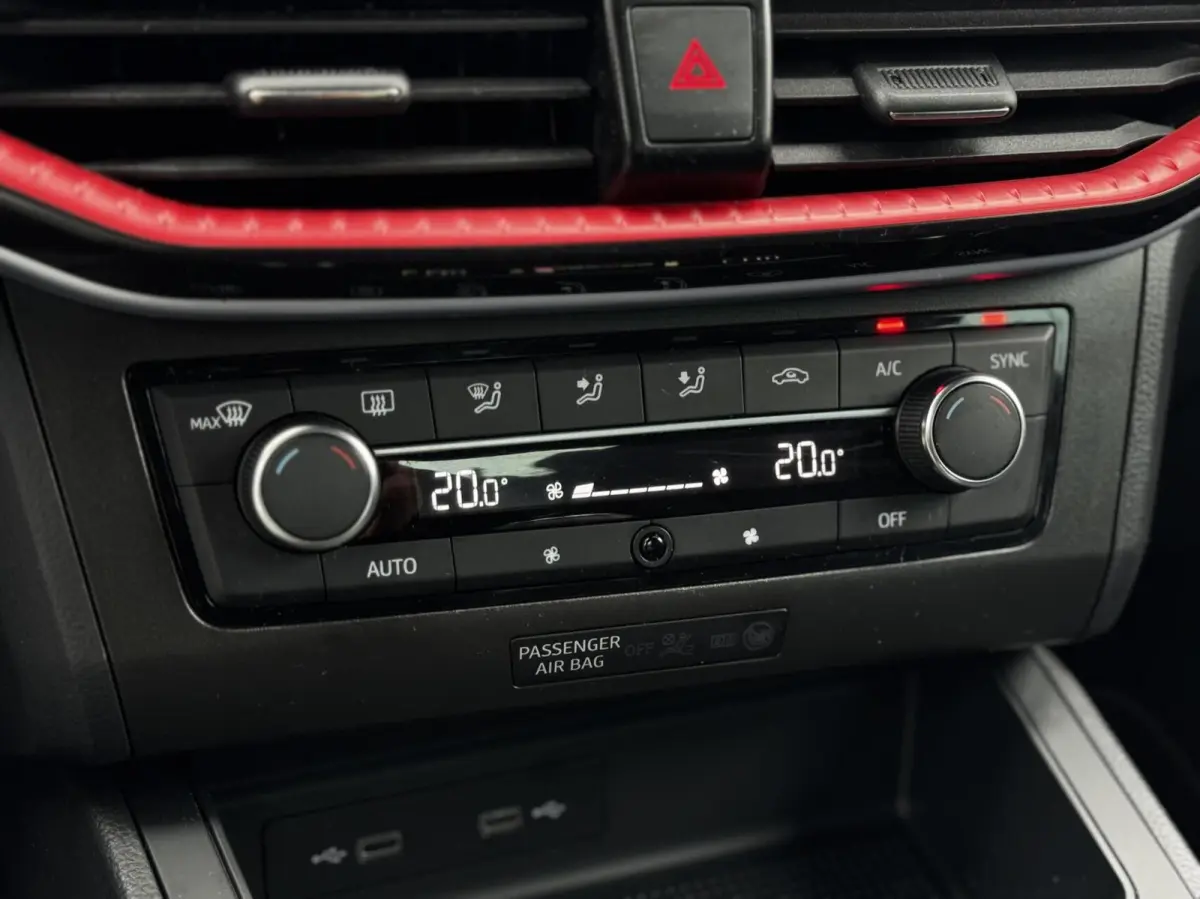 1.0 EcoTSI FR|LED|17"|Clima|Carplay|PDC|ACC|BTW