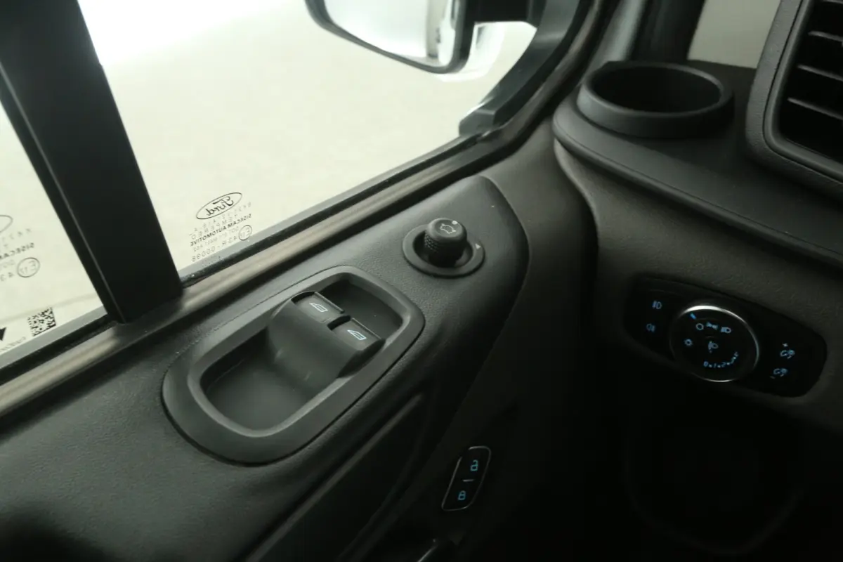 2.0 TDCI L2H1 | DC | 6 Zits | 2800kg Trekgew. | Airco | Cruise | 2xSchuifdeur | Parkeersens. | Trekhaak