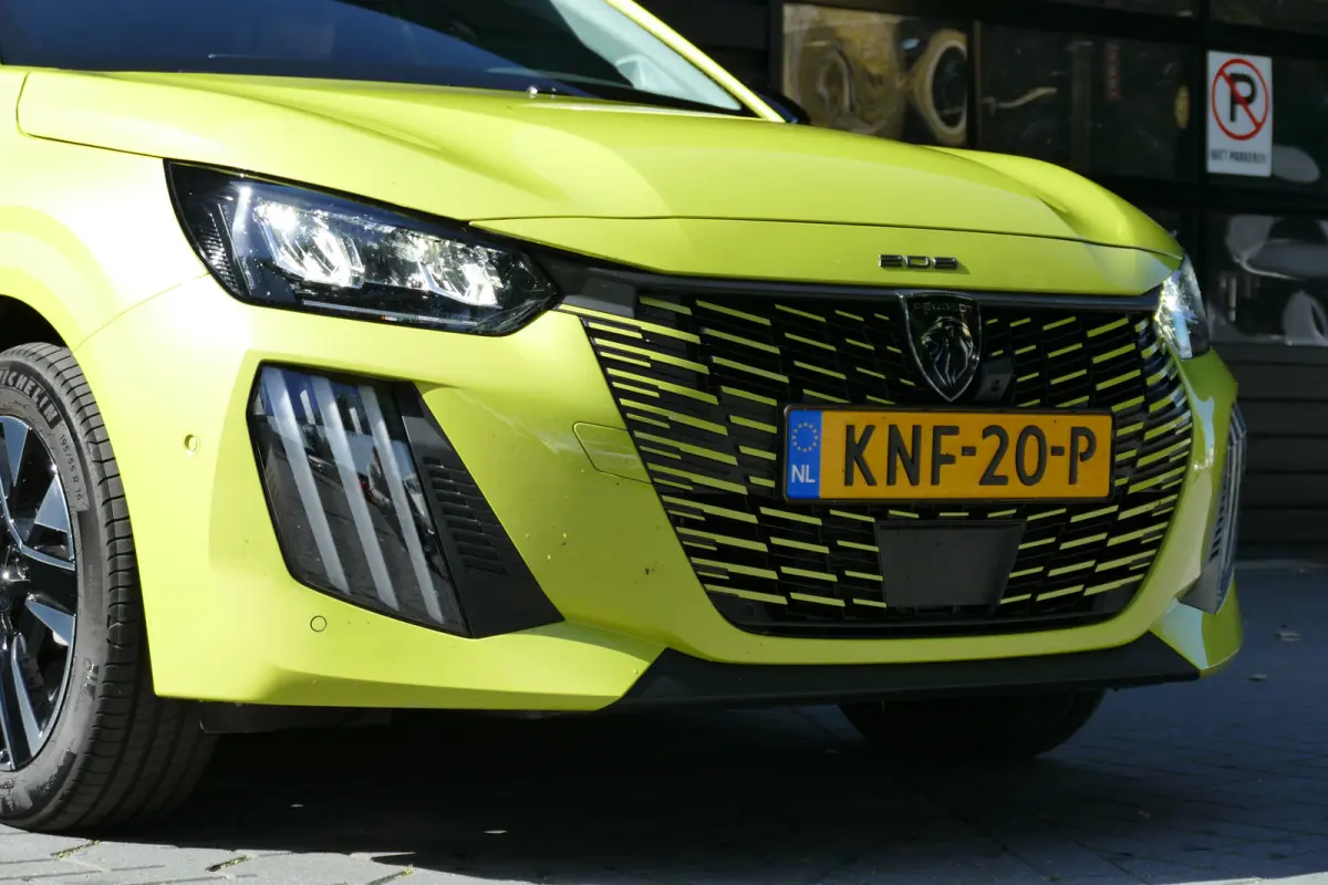 Allure | Elektrische parkeerrem | Extra getinte achterste zijruiten en achterruit | Extra getinte achterste zijruiten en achterruit