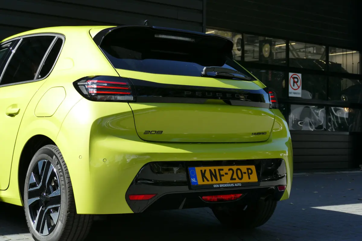 Allure | Elektrische parkeerrem | Extra getinte achterste zijruiten en achterruit | Extra getinte achterste zijruiten en achterruit