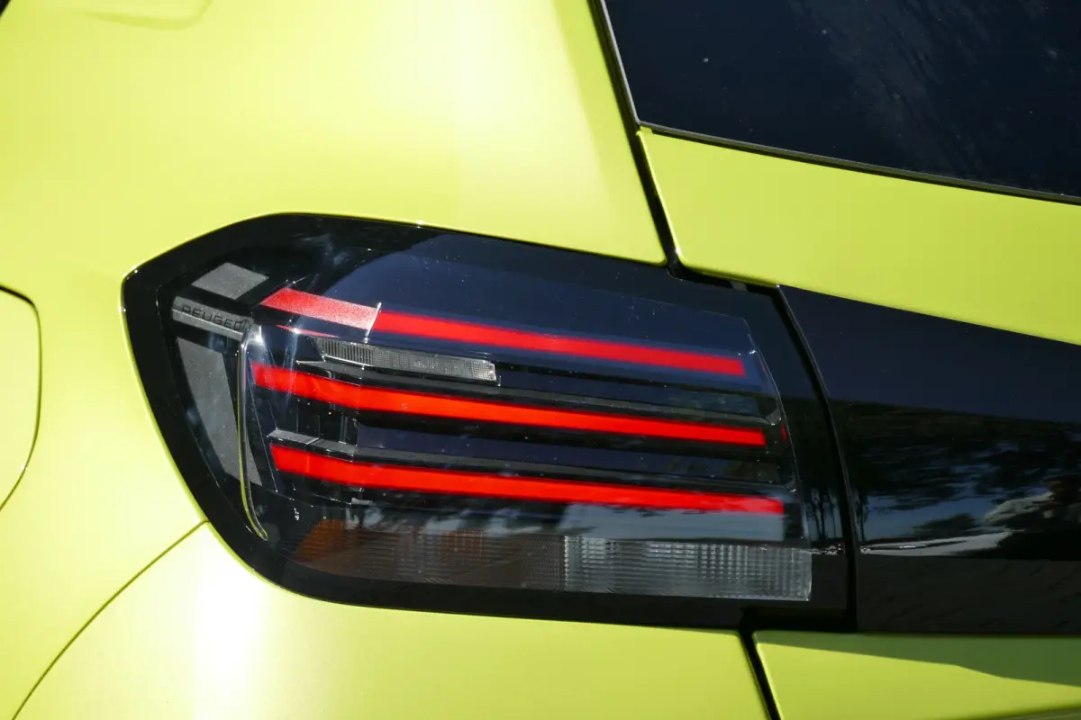 Allure | Elektrische parkeerrem | Extra getinte achterste zijruiten en achterruit | Extra getinte achterste zijruiten en achterruit