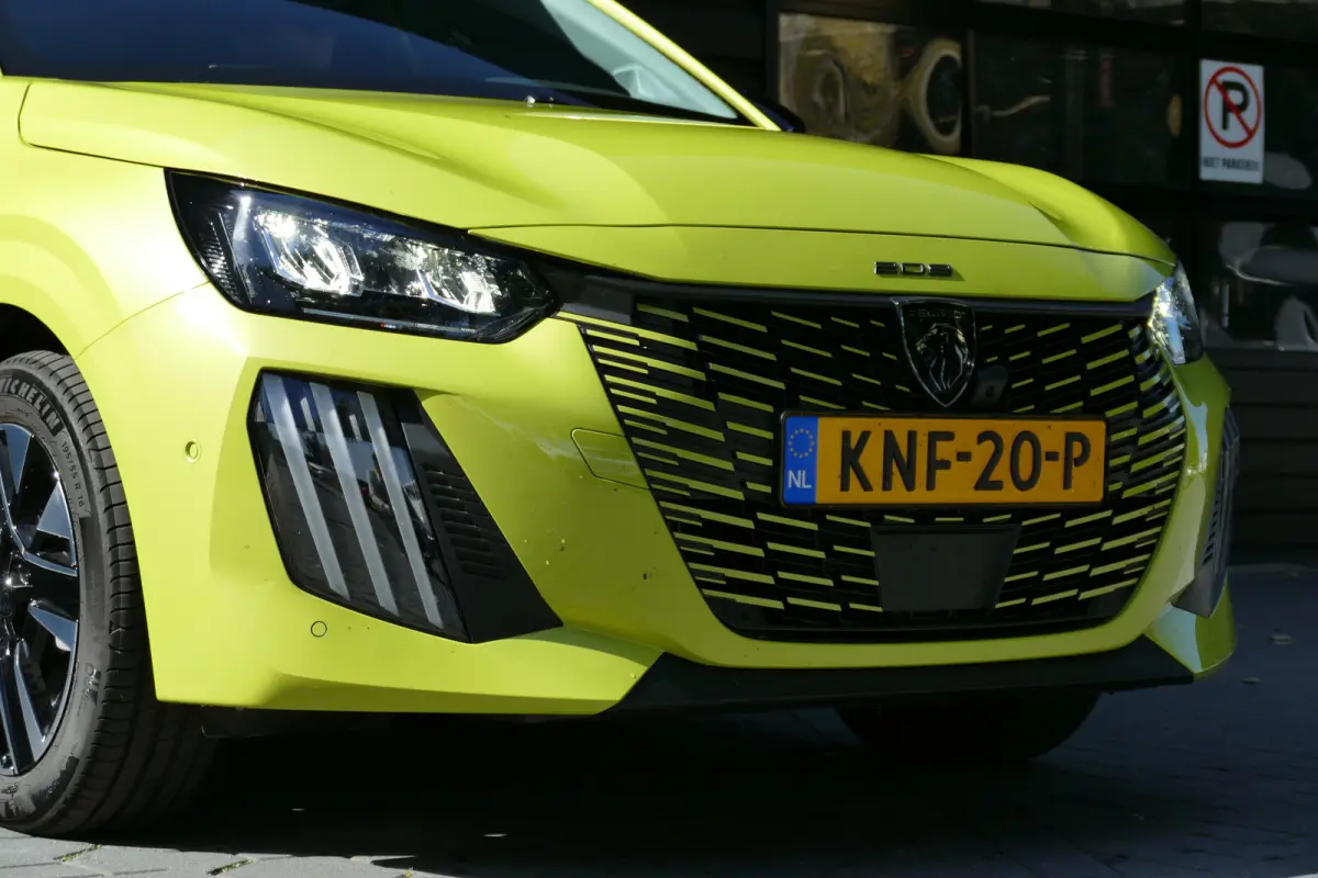 Allure | Elektrische parkeerrem | Extra getinte achterste zijruiten en achterruit | Extra getinte achterste zijruiten en achterruit