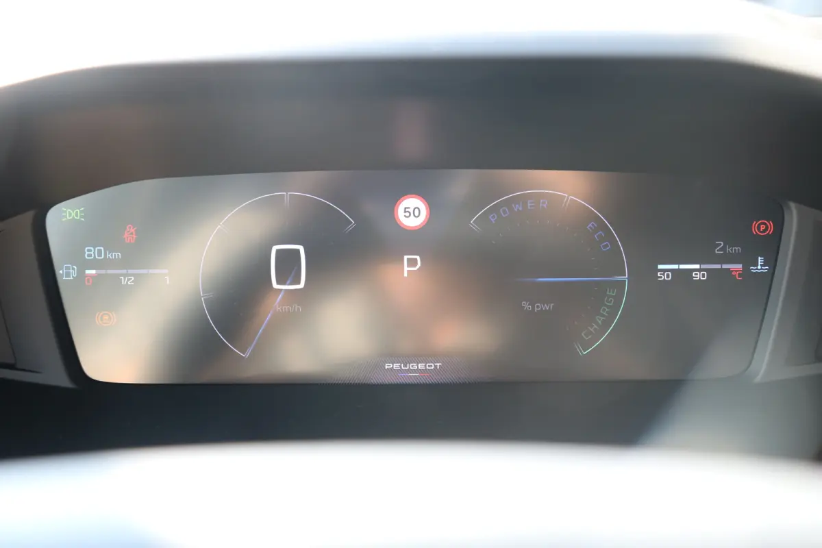 Allure | Elektrische parkeerrem | Extra getinte achterste zijruiten en achterruit | Extra getinte achterste zijruiten en achterruit