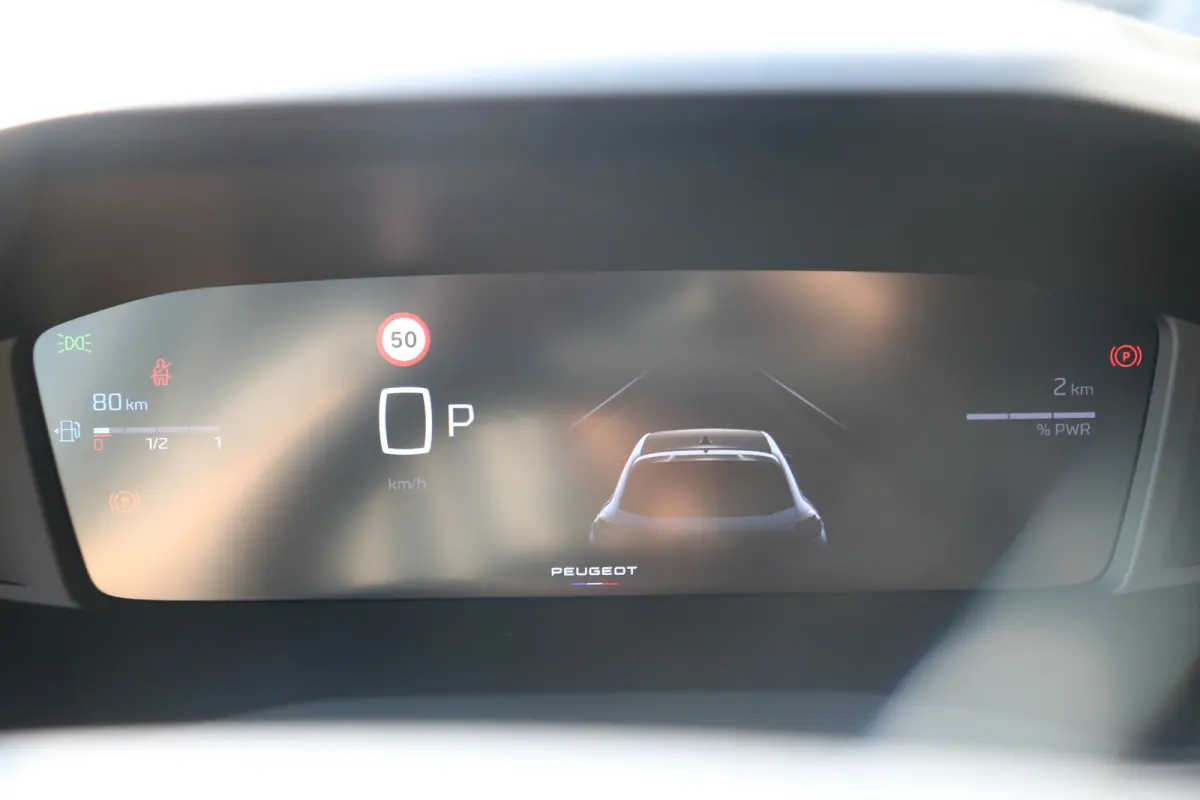 Allure | Elektrische parkeerrem | Extra getinte achterste zijruiten en achterruit | Extra getinte achterste zijruiten en achterruit