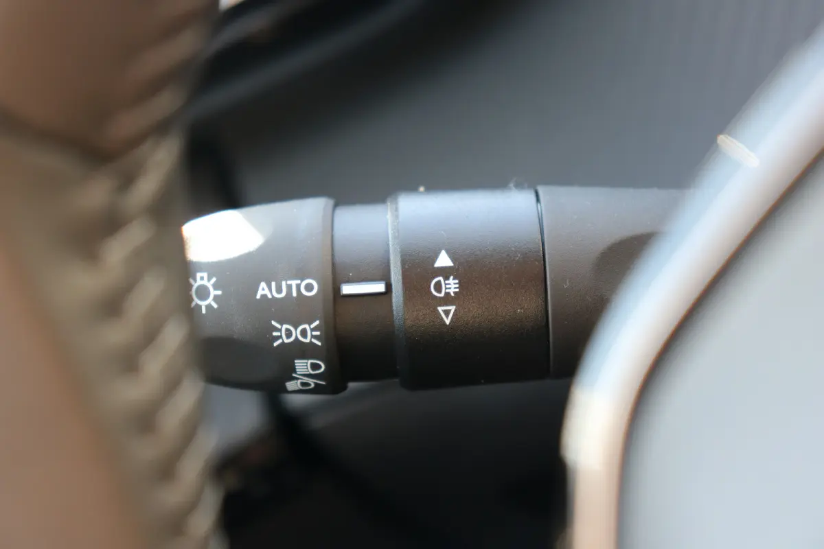 Allure | Elektrische parkeerrem | Extra getinte achterste zijruiten en achterruit | Extra getinte achterste zijruiten en achterruit