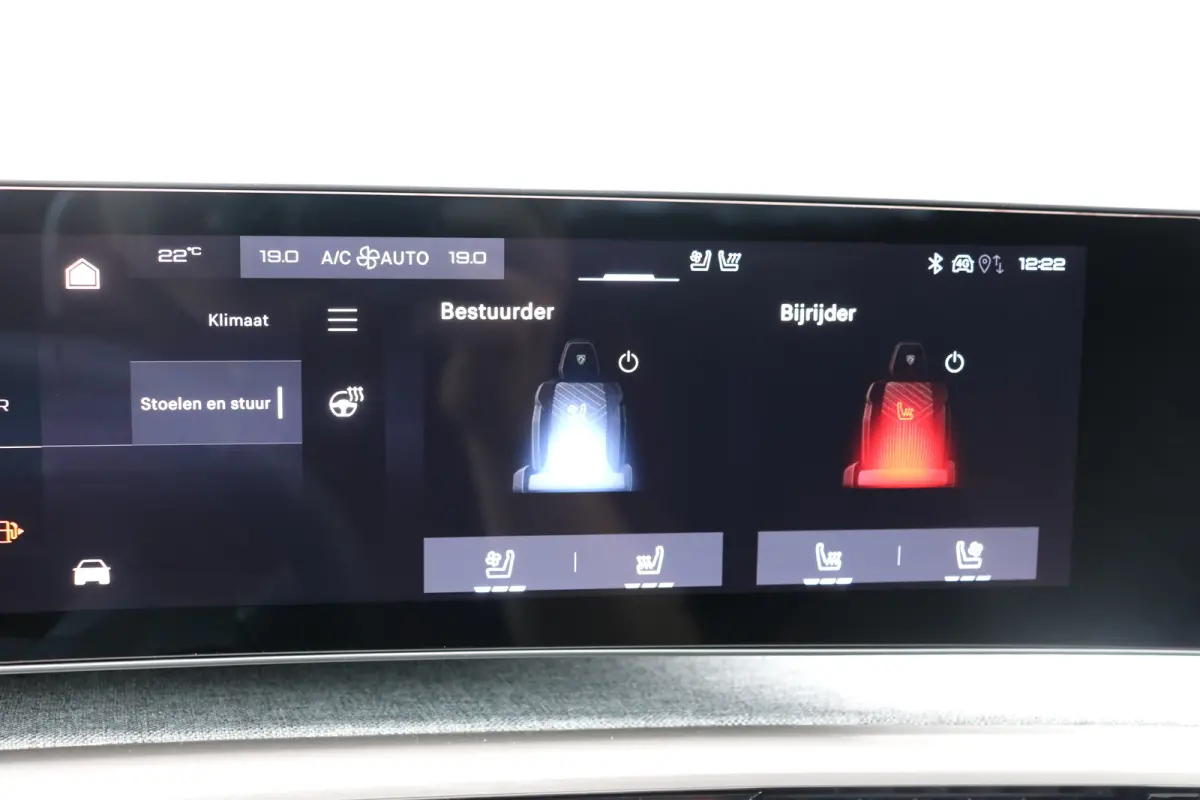 GT Exclusive | Adaptieve cruise control met Stop&Go functie | Elektrische parkeerrem | Extra getinte achterste zijruiten en achterruit